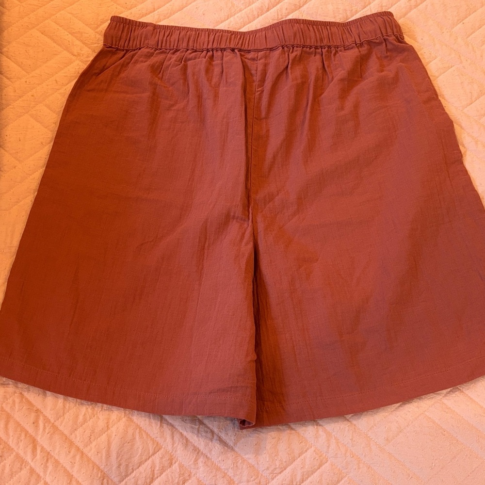 Casual Brown Shorts- NWT size M - Picture 2 of 3